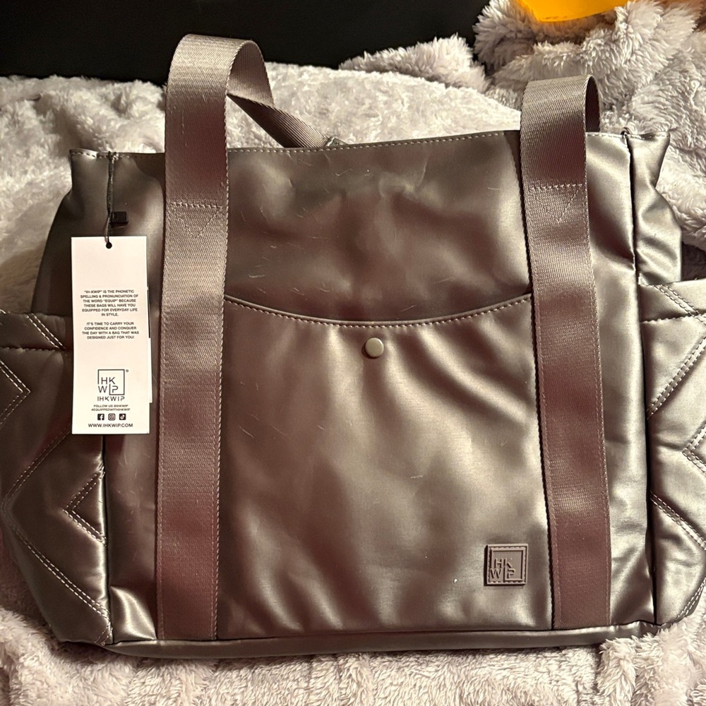 NWT-Women's Crossbody Bag in Shimmering silver/Brown
